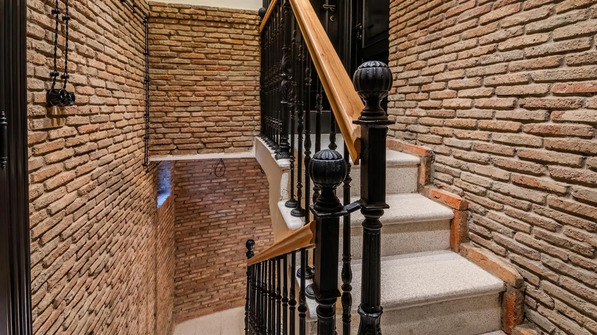 Luxury Home In Old Tbilisi With Terrace 0*,