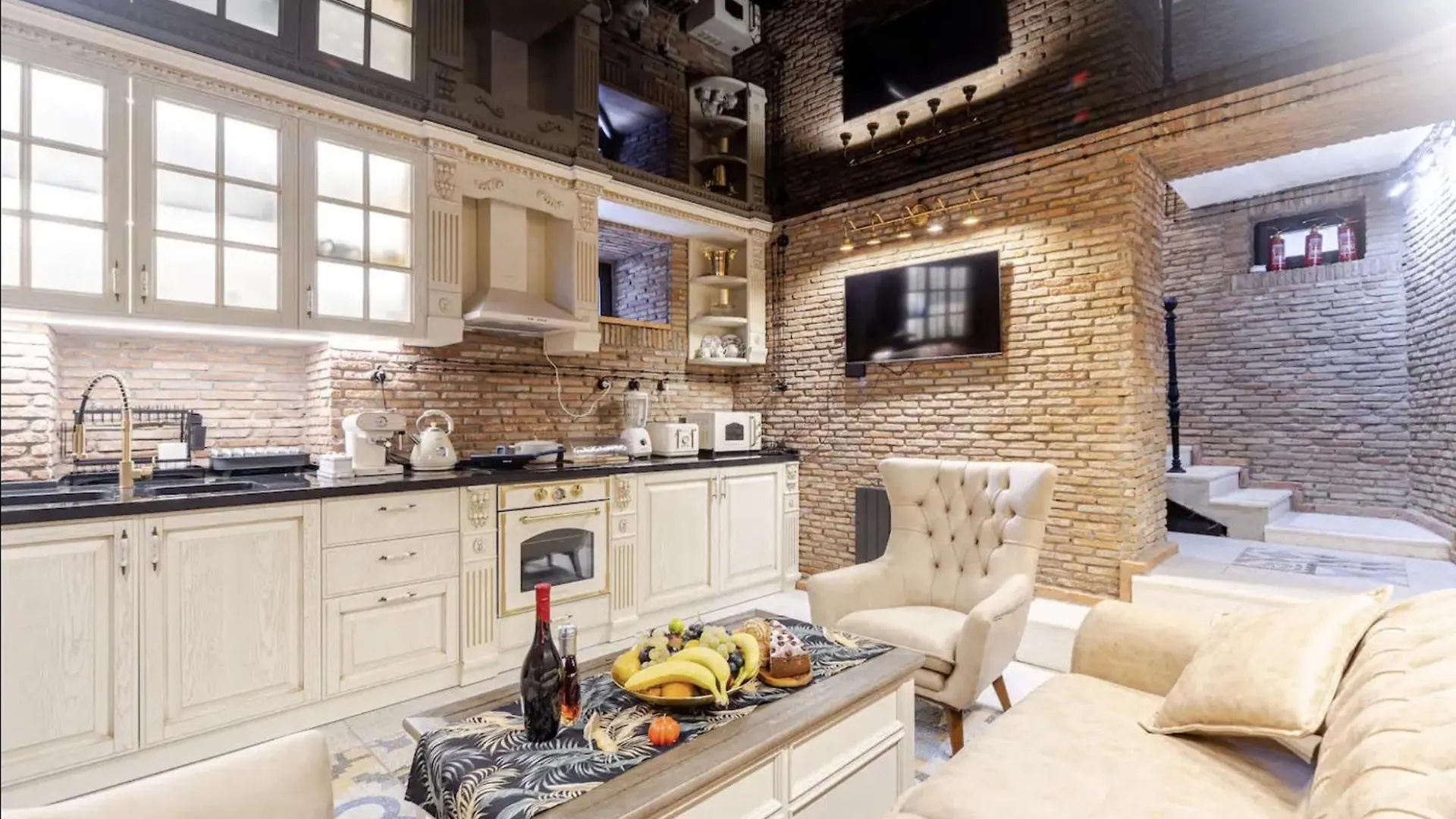 Apartment Luxury Home In Old Tbilisi With Terrace
