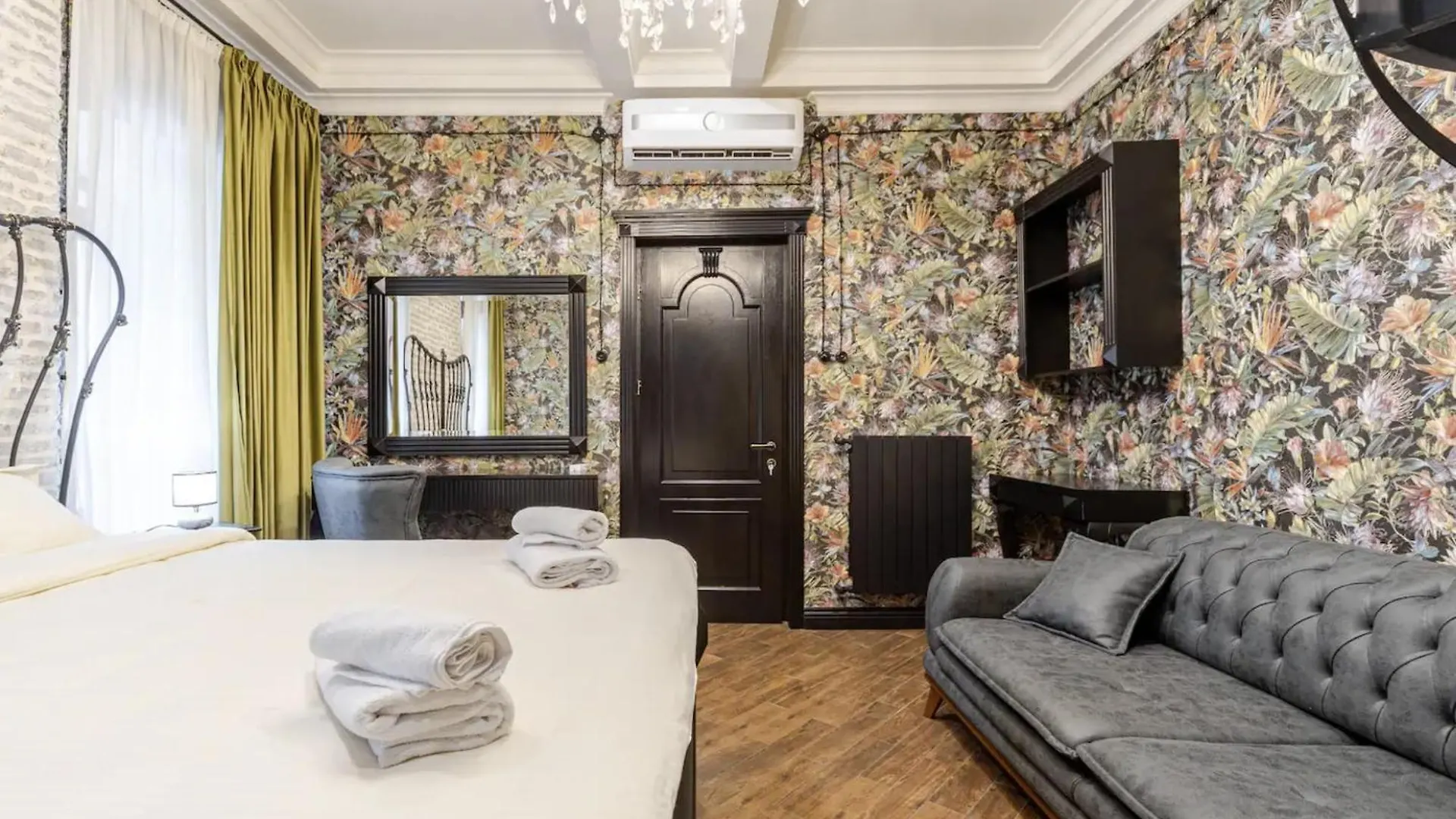 Apartment Luxury Home In Old Tbilisi With Terrace