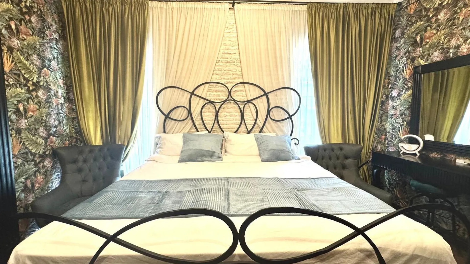 Apartment Luxury Home In Old Tbilisi With Terrace