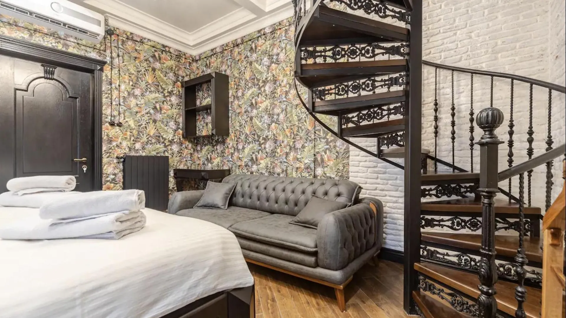 Luxury Home In Old Tbilisi With Terrace Apartment